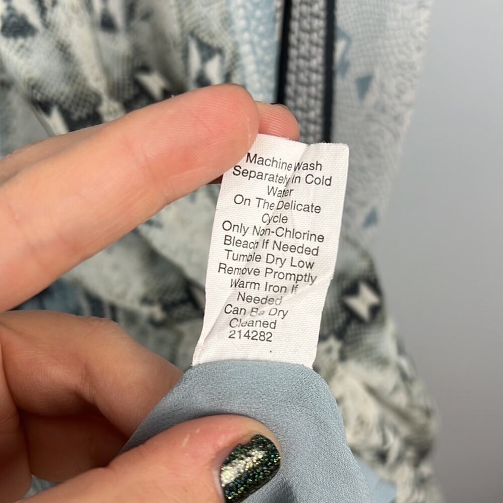 Cabi 253 medium sleeveless mixed print tunic top - Picture 7 of 11